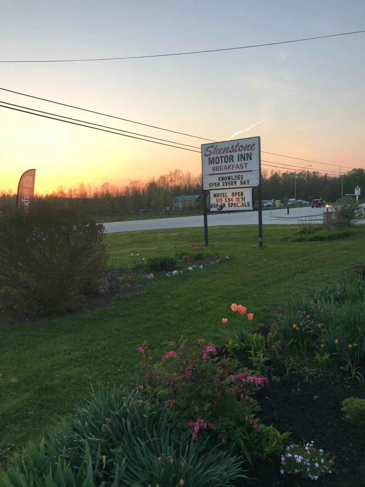 Shenstone Motor Inn And Restaurant Wiarton Exteriör bild